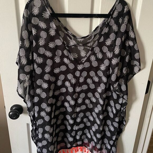 Women’s No Boundaries Black Coverup W/white Pineapples One size Fits Most - Picture 4 of 7
